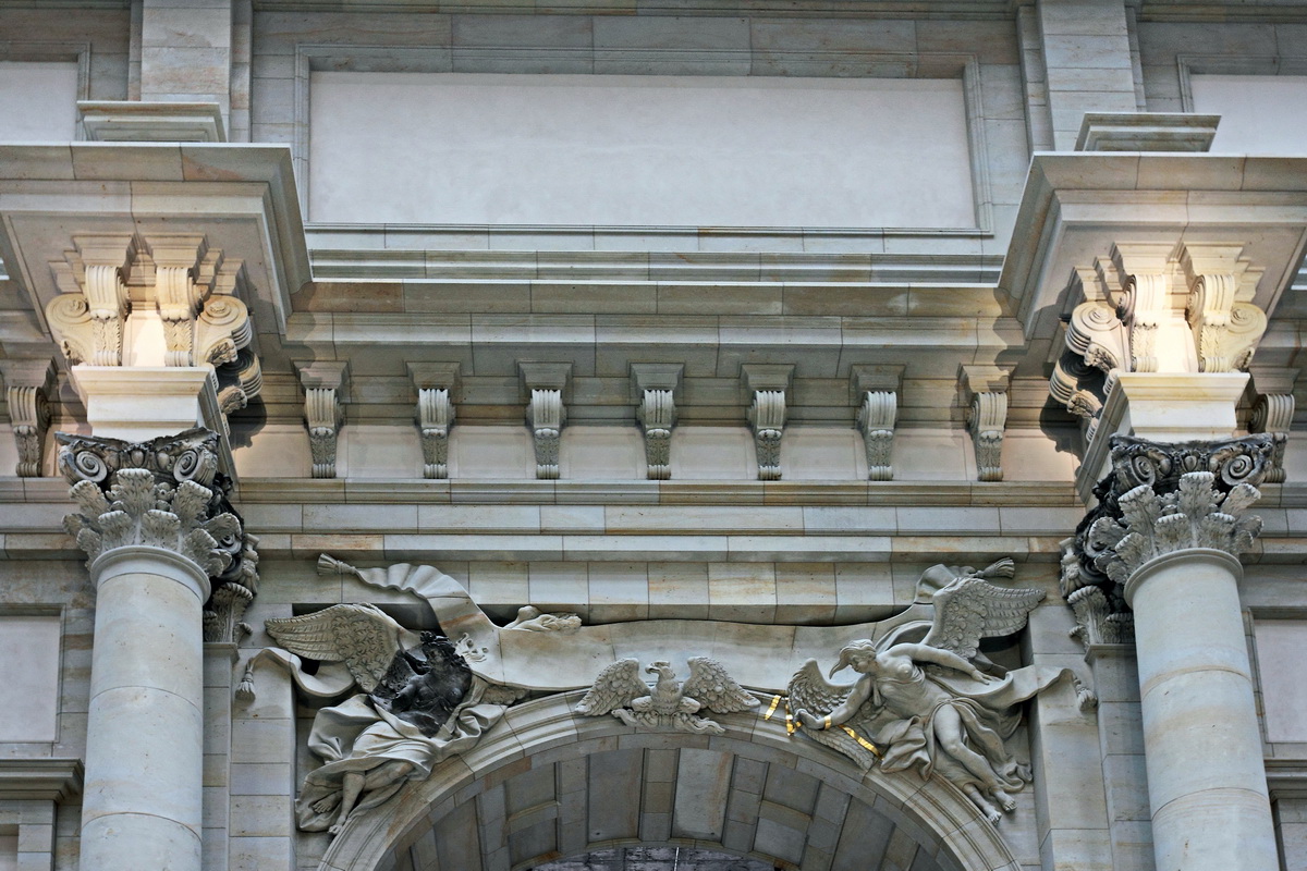 Detail vom Innenportal III ber dem mittleren Bogen am Tag der offenen Baustelle am 24. Juni 2017 im Berliner Schloss.