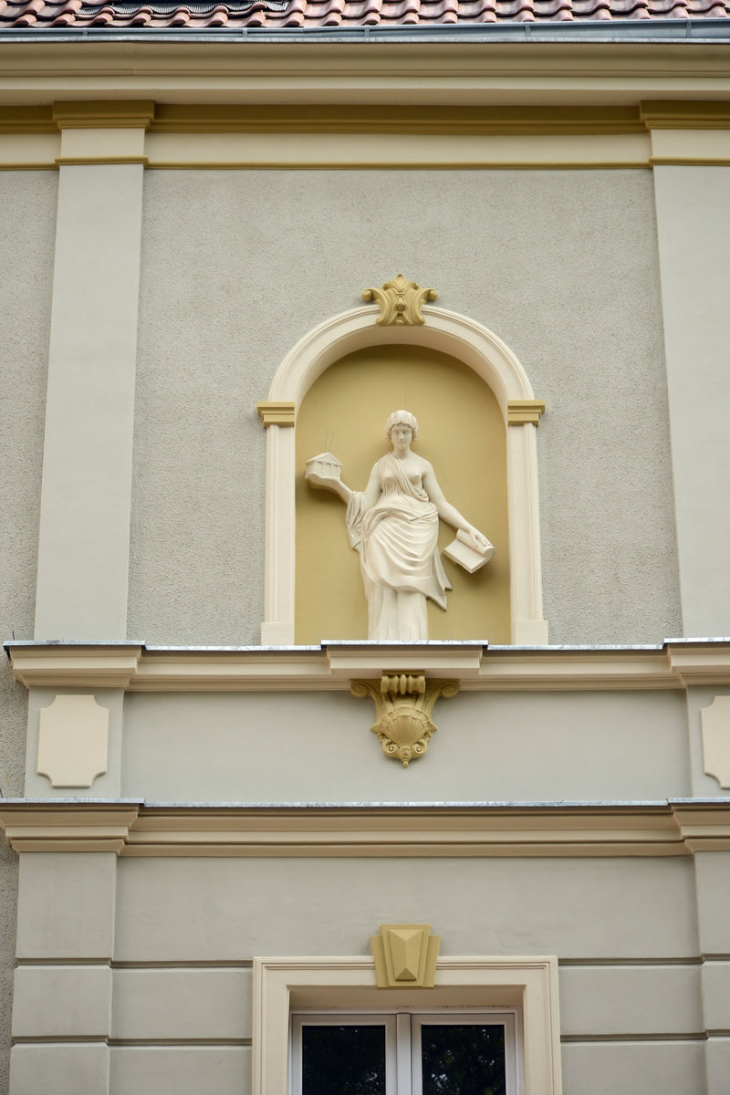 Detailansicht eines Grnderzeithauses am Plac Konstytucji 3 Maja (bis 1945: Markt) in Zoppot / Sopot. Aufnahme: 16. August 2019.