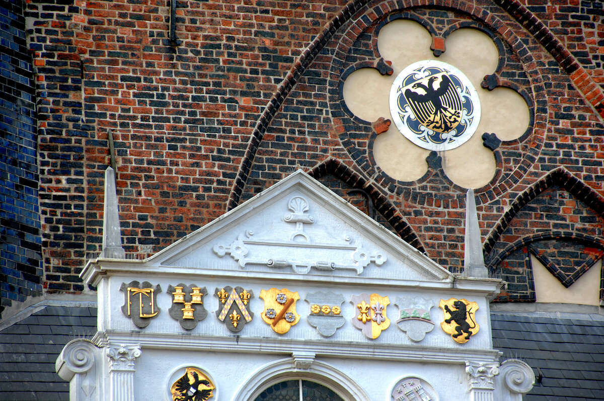 Detailaufnahme des Lbecker Rathaus an der Nord- und Ostseite des Marktes. Aufnahme: 20. August 2021.