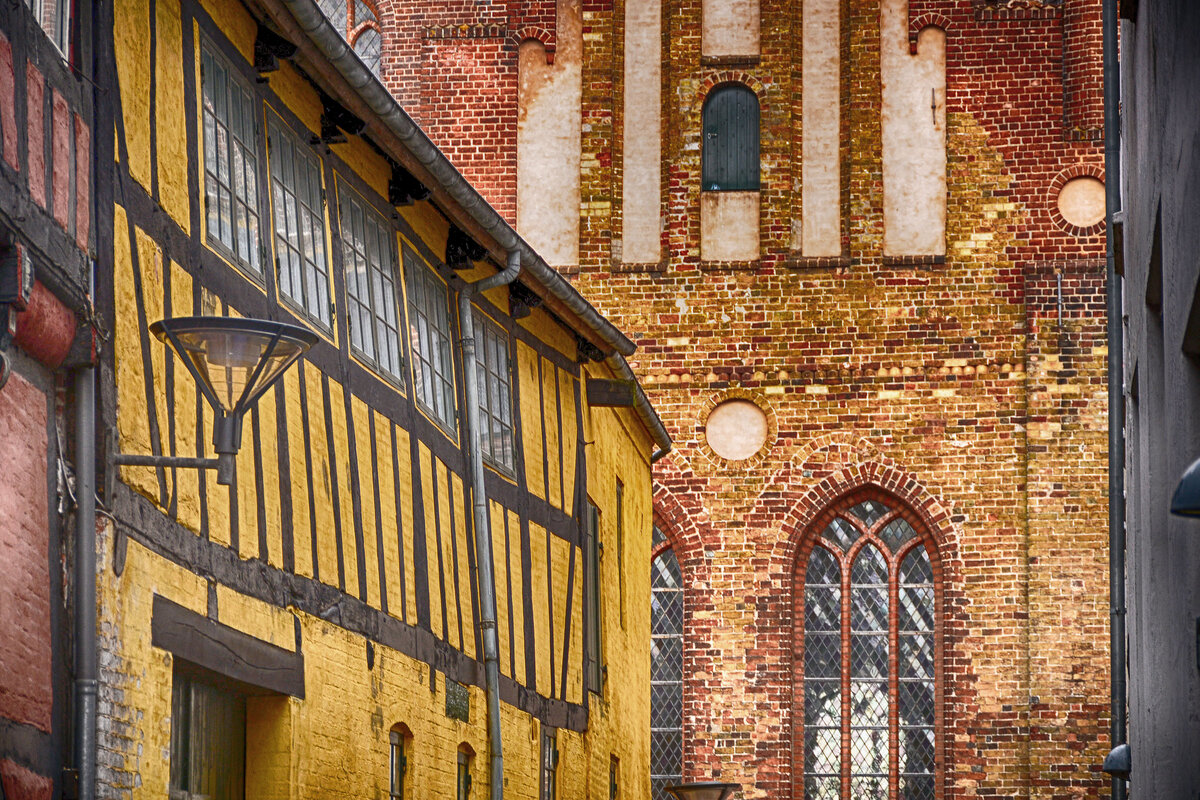 Detailaufnahme eines Fachwerkshauses am Torvet in Hadersleben (dnisch: Haderslev) in Nordschleswig. Aufnahme: 5. Mai 2021.