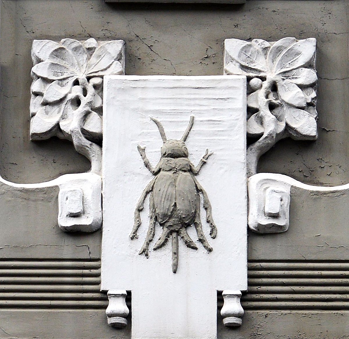 Detailaufnahme vom Gebude Nikolaistrae 7 in Flensburg. 1905 wurde das Haus vom Architekten Heinrich Petersen om Auftrag des Druckereibesitzers und Verlegers der Flensburger Zeitung Friedrich Maa errichtet. Aufnahme: 2. Mai 2020.