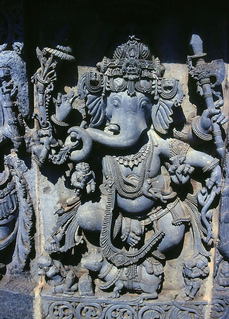 Detailaufnahme vom Hoysaleshwara-Tempel in Halebid bed Hassan. Aufnahme: November 1988 (Bild vom Dia).