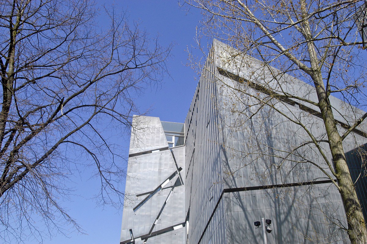 Detailaufnahme vom Jdischen Museum in Berlin. Daniel Libeskind gewann 1989 mit seinem Entwurf den ersten Preis eines Architektenwettbewerbs fr die Erweiterung des Berlin-Museums. Aufnahme: Juli 2007,