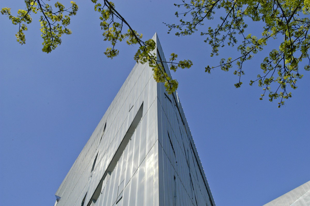 Detailaufnahme vom Jdischen Museum in Berlin. Daniel Libeskind gewann 1989 mit seinem Entwurf den ersten Preis eines Architektenwettbewerbs fr die Erweiterung des Berlin-Museums. Aufnahme: Juli 2007,