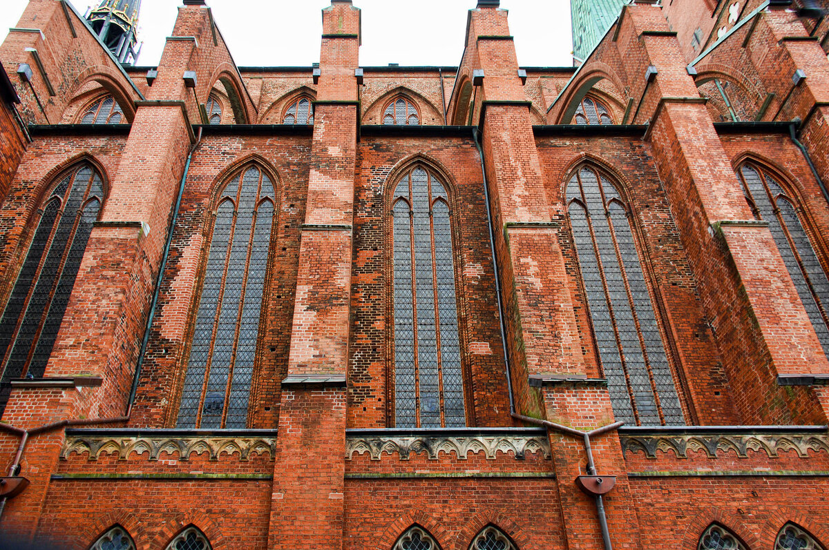 Detailaufnahme der Nordseite von der Lbecker Marienkirche. Aufnahme: 20. August 2021.