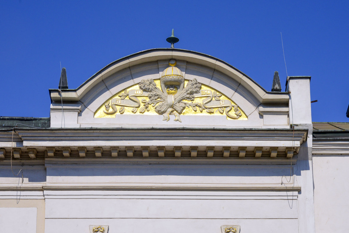 Detailaufnahme vom Stadtmuseum (frher: Mllerpalais) in Koszalin (Kslin). Das Museum in Koszalin liegt in Stadtzentrum Ecke Młyńska-Strae und Podgrodzie-Strae. Aufnahme: 16. August 2020.