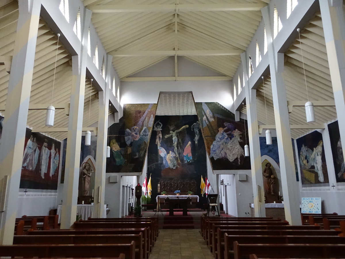 Dettingen am Main, Innenraum der St. Petrus und Paulus Kirche (13.05.2018)