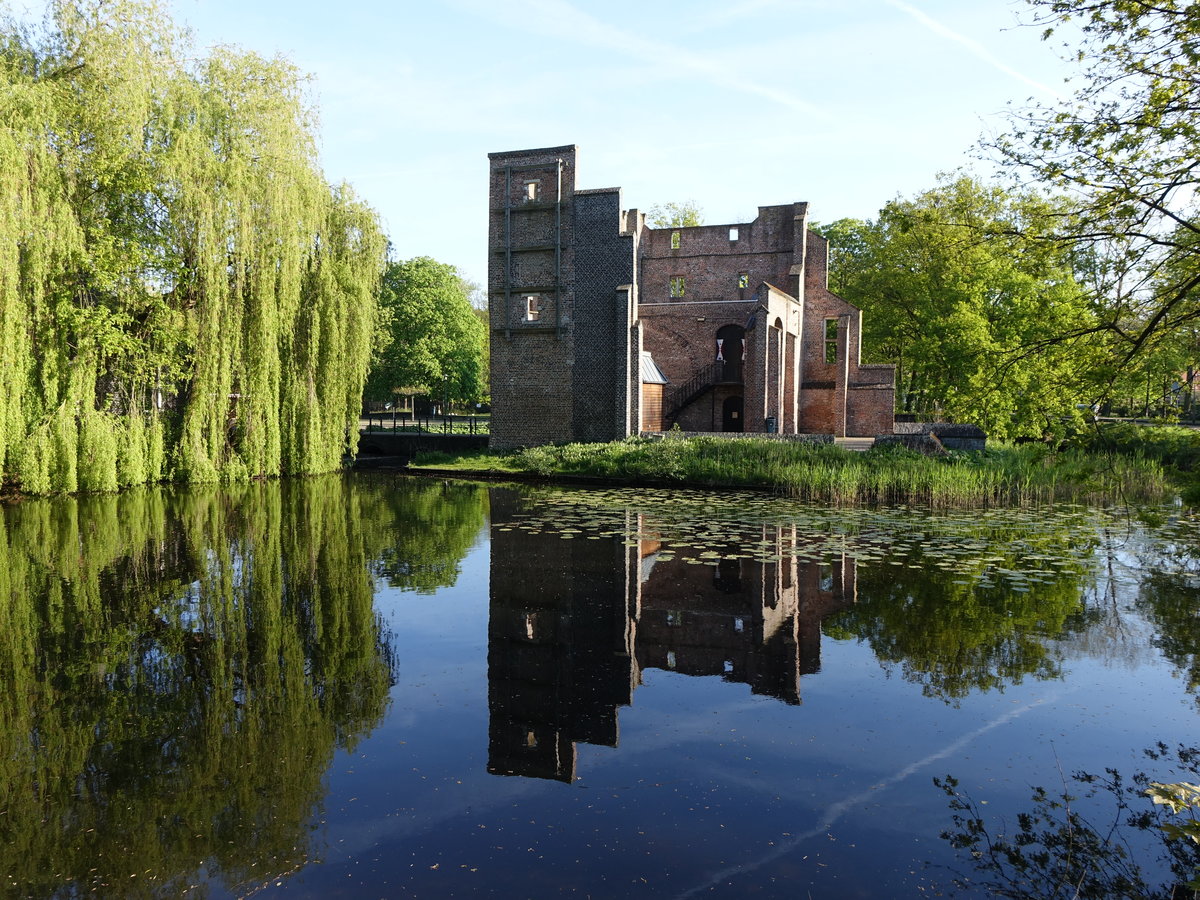 Deurne, Oud Kasteel, mittelalterlicher Turm aus dem 14. Jahrhundert (06.05.2016)