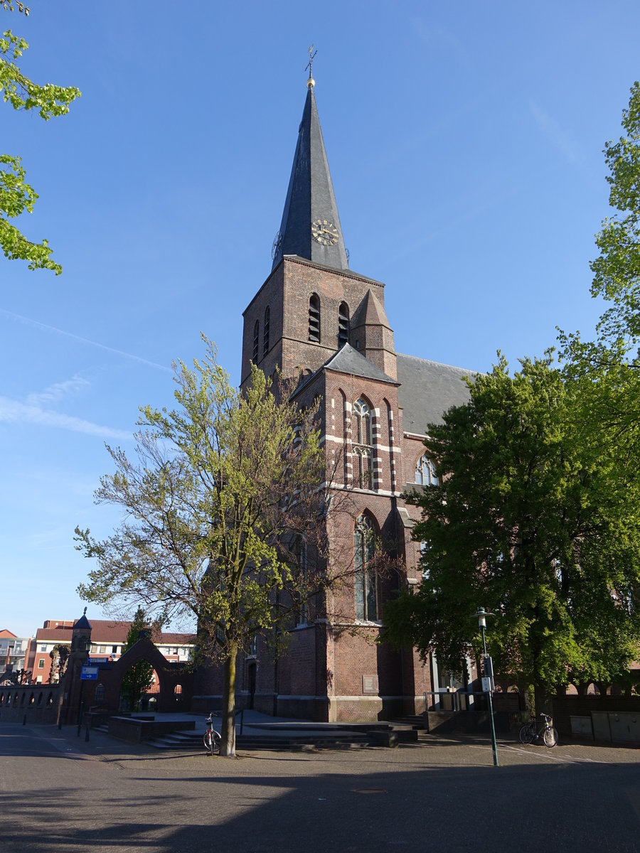 Deurne, St. Willibrord Kirche, erbaut von 1881 bis 1882 durch P. Cuypers (06.05.2016)