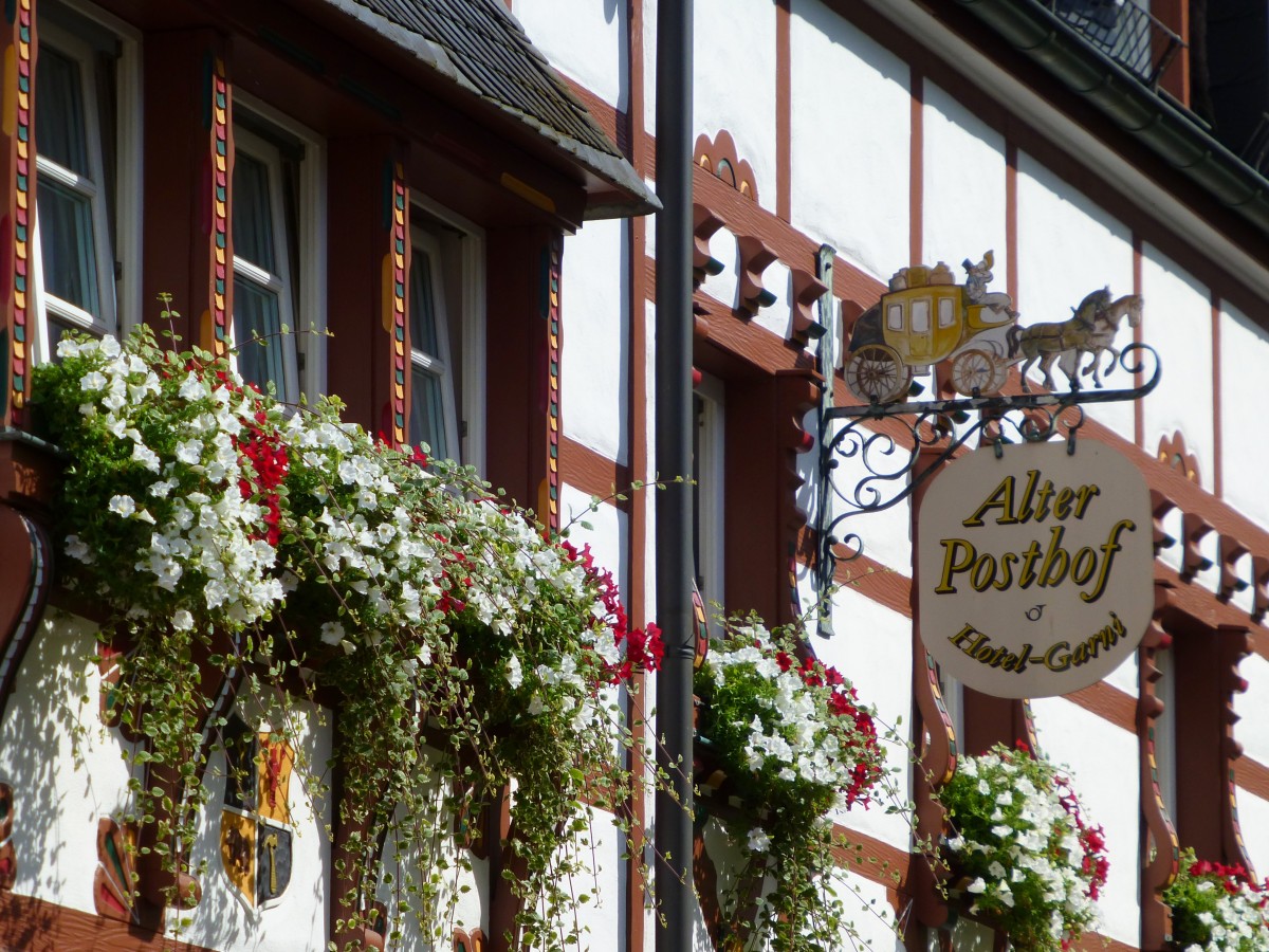 Deutschland, Rheinland-Pfalz, Bernkastel, Hotelschild in der Burgstrasse, 09.08.2014