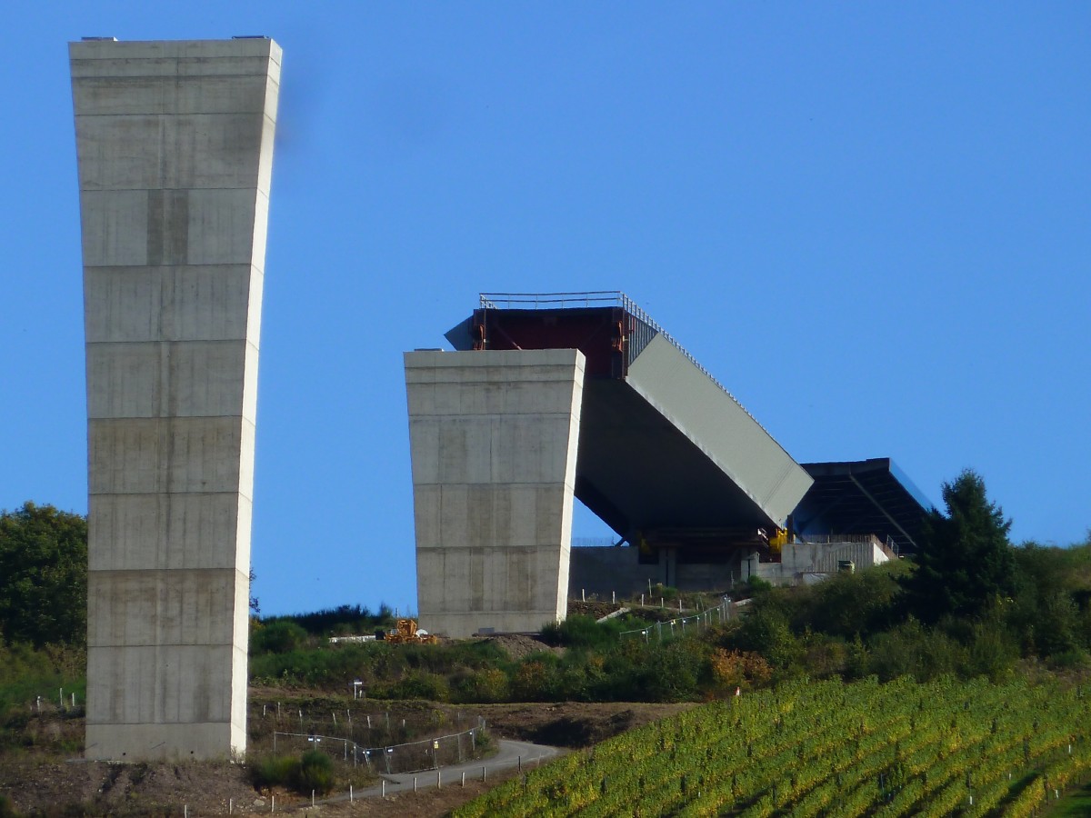 Deutschland, Rheinland-Pfalz, Zeltingen-Rachtig, Detailaufnahme des im Bau befindlichen Hochmoselbergangs der B50 neu. 18.10.2014