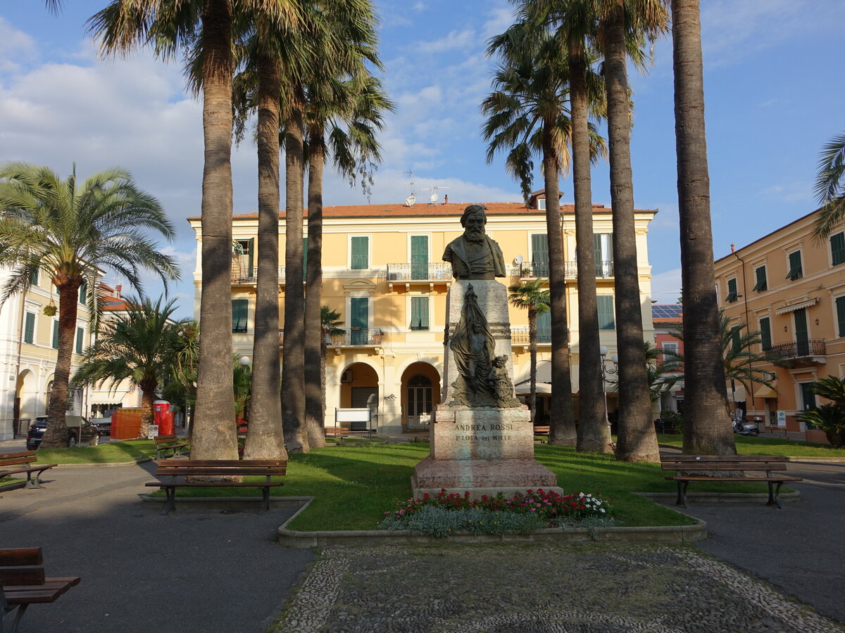 Diano Marina, Andrea Rossi Denkmal an der Piazza Dante (04.10.2021)