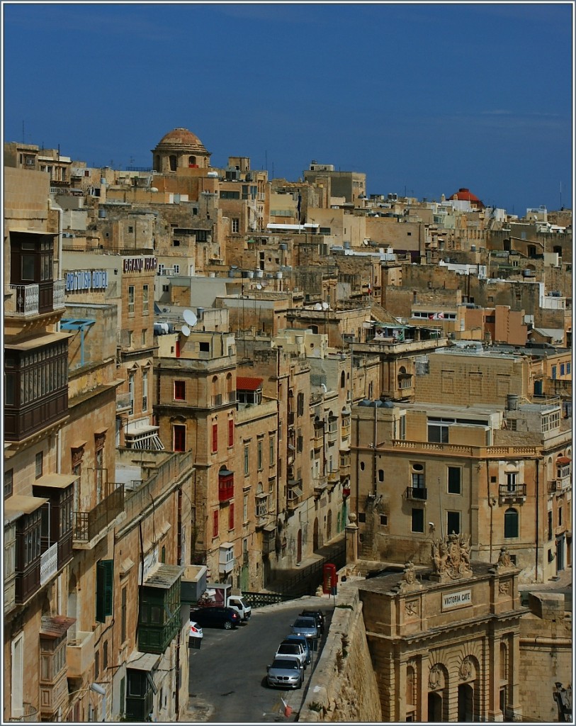 Dichte Bebauung sorgt fr enge Wohnverhltnisse in Valetta.
(22.09.2013)