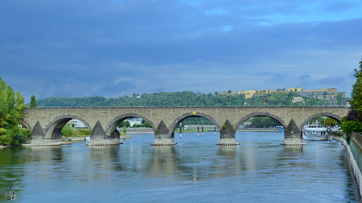 Die im 14. Jahrhundert erbaute Balduinbrücke ist die älteste erhaltene Brücke der Stadt Koblenz. (September 2013)