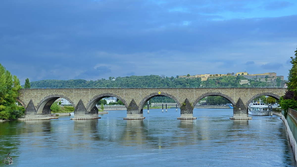 Die im 14. Jahrhundert erbaute Balduinbrcke ist die lteste erhaltene Brcke der Stadt Koblenz. (September 2013)