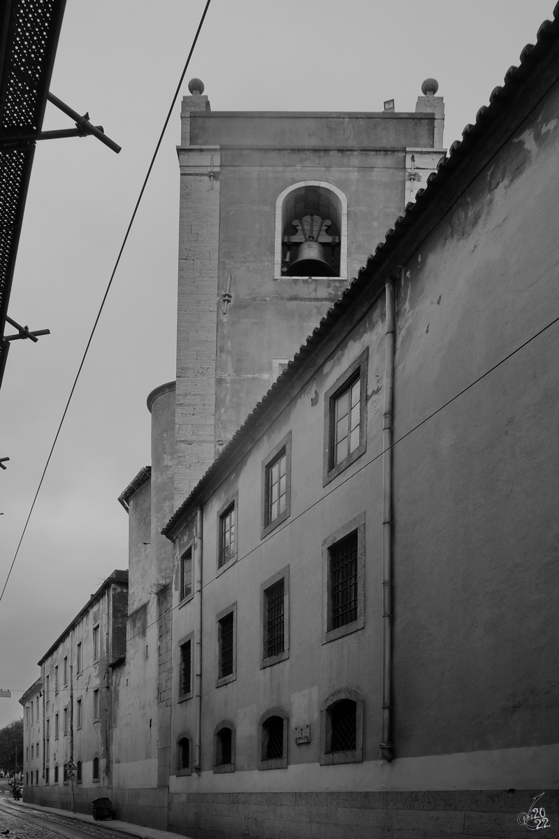 Die im 16. Jahrhundert hauptschlich im Barockstil errichtete Igreja de So Roque ist eine der ltesten Jesuitenkirchen, daneben befindet sich ein Museum (Museu de So Roque) mit einer umfangreichen Sammlung portugiesischer Sakralkunst. (Lissabon, Dezember 2016)