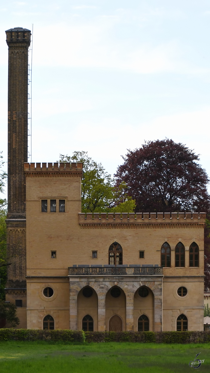 Die von 1790 bis 1792 erbaute Meierei im Neuen Garten ist heute eine Gasthausbrauerei. (Potsdam, April 2018)