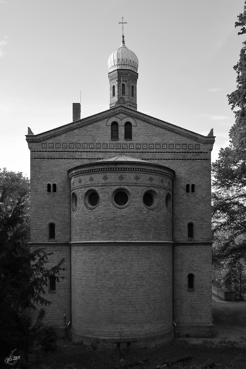 Die 1837 eingeweihte evangelische St. Peter und Paul Kirche auf Nikolskoe nrdlich des Glienicker Parks. (Berlin, April 2018)