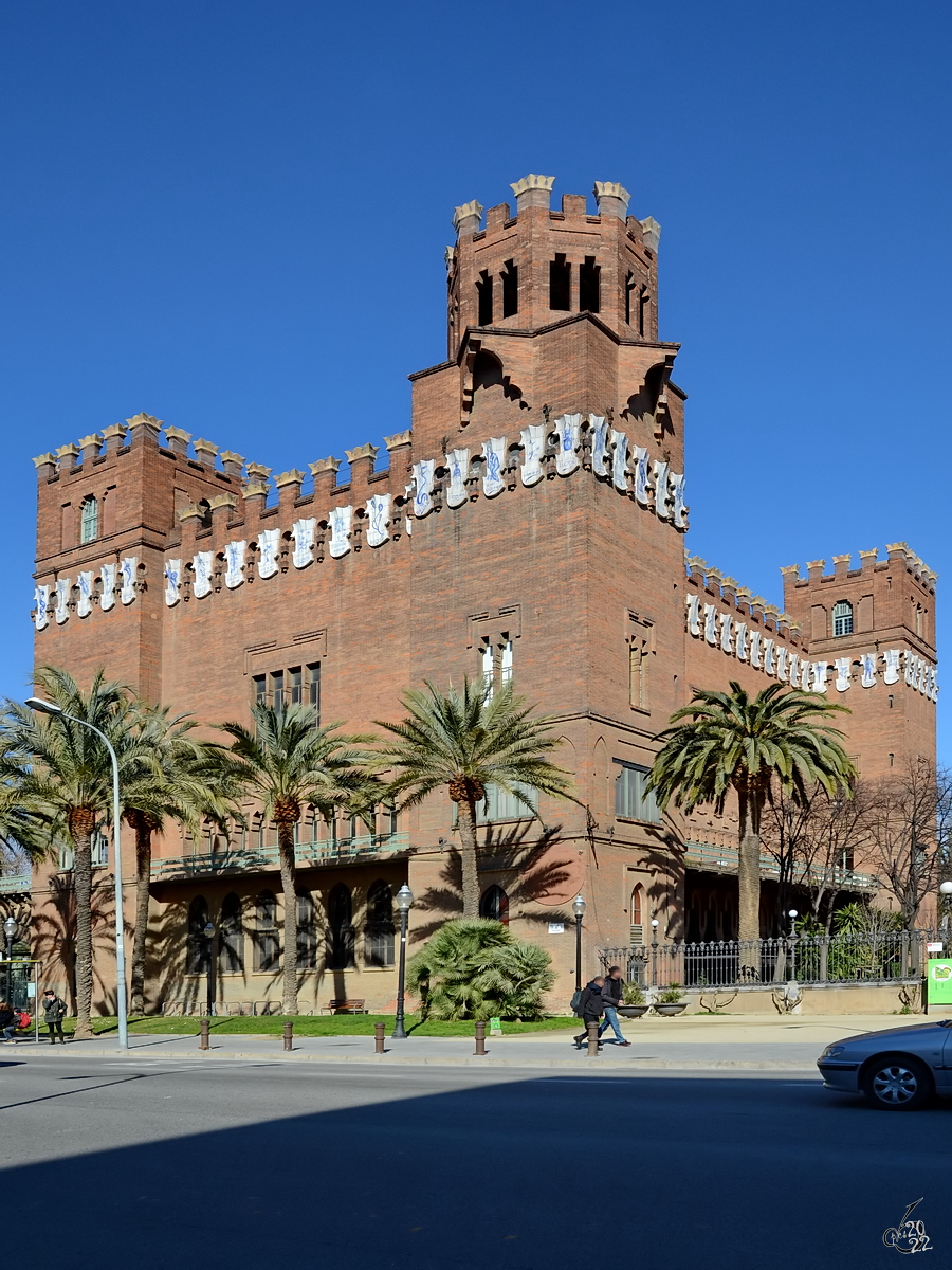 Die 1888 im Stil des Modernisme entworfene Burg der drei Drachen (Castell dels Tres Dragons) befindet sich im Zitadellenpark in Barcelona. (Februar 2013)