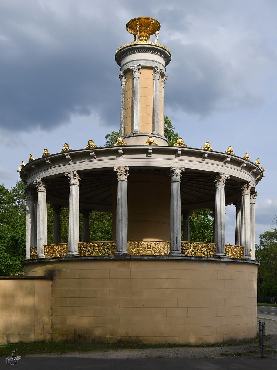 Die als Teepavillon errichtete  Groe Neugierde  im Park Klein-Glienicke. (Berlin, April 2018)