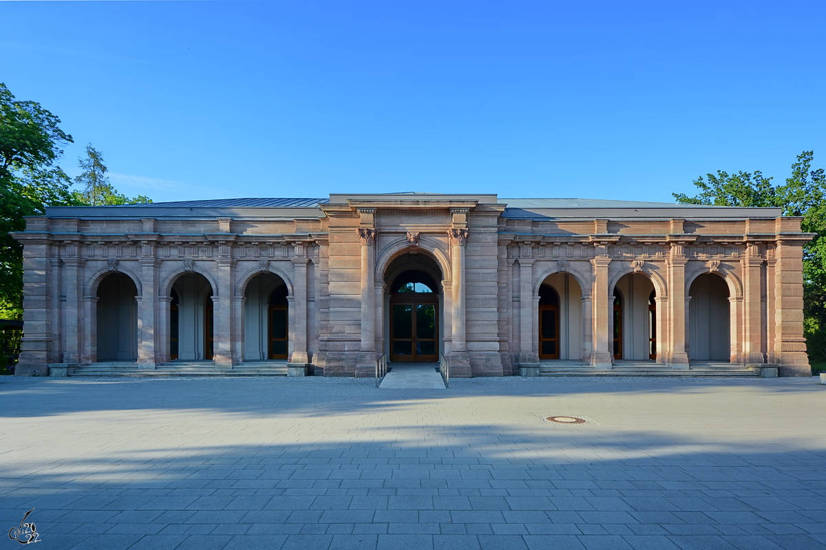 Die alte Aussegnungshalle auf dem Westfriedhof in Nrnberg stammt aus dem Jahr 1888. (Juni 2019)