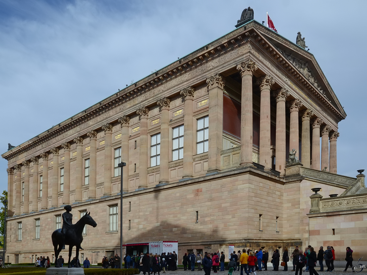 Die Alte Nationalgalerie auf der Museumsinsel in Berlin-Mitte. (Oktober 2013)