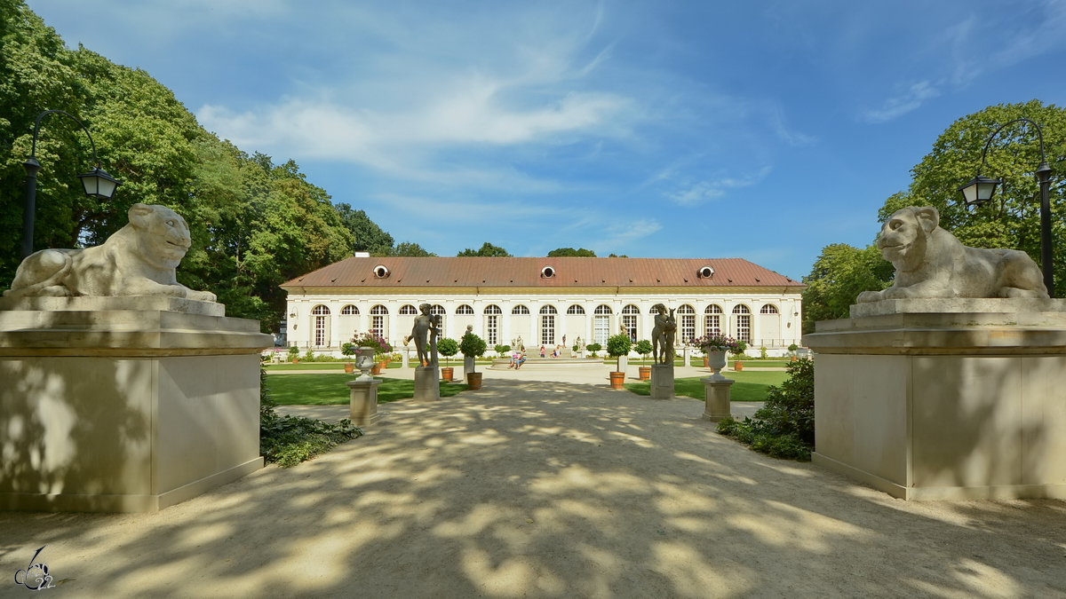 Die Alte Orangerie wurde von 1786 bis 1788 im nordwestlichen Teil des Łazienki-Parkes errichtet. (Warschau, August 2015)