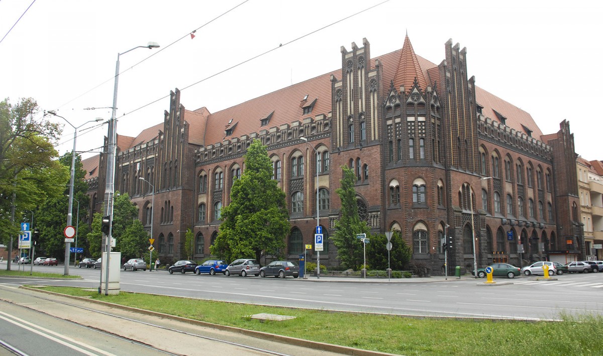 Die alte preuische berpostdirektion am Paradeplatz - Stettin.

Aufnahmedatum: 24. Mai 2015.