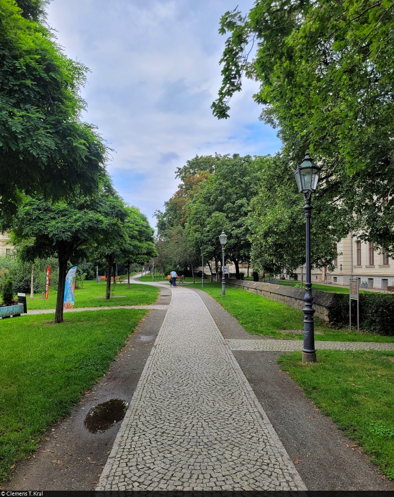 Die alte Stadtbefestigungsanlage von Aschersleben ist ein echtes Schmuckstck. Auf ihr befindet sich heute ein durchgehender Fuweg, der zum Flanieren einldt. Hier am Dr.-Wilhelm-Klz-Platz, zwischen Rondell und dem Gymnasium Stephaneum.

🕓 16.8.2023 | 13:41 Uhr