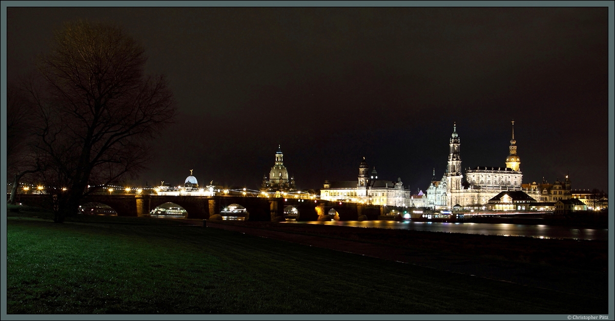 Die Altstadt von Dresden mit Augustusbrcke, Frauenkirche, Hofkirche und Residenzschloss. (07.12.2013)