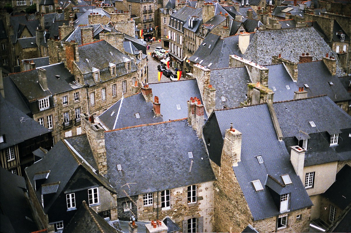 Die Altstadt in Saint-Malo von der Cathdrale Saint-Vincent aus gesehen. Aufnahme: Juli 1986 (digitalisiertes Negativfoto).