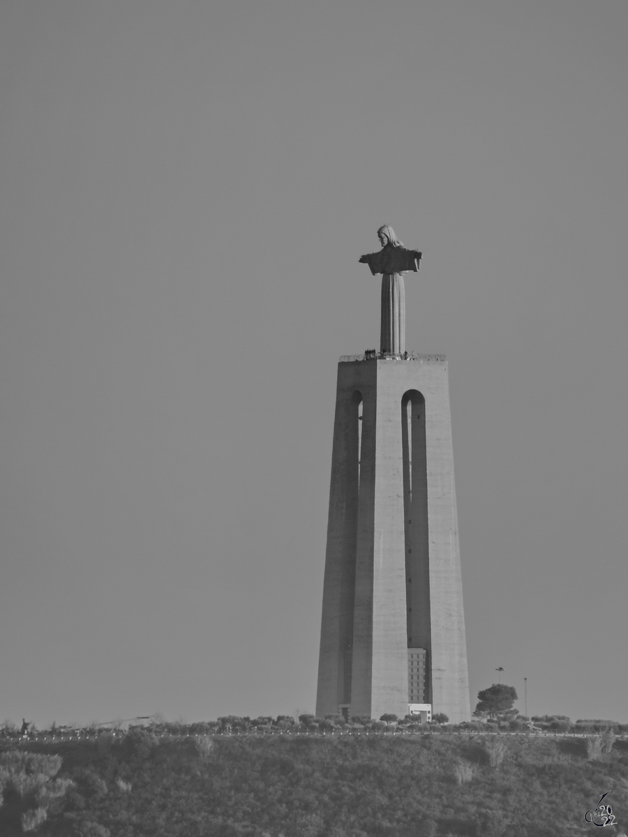 Die auf einem 75 Meter hohen Sockel stehende Statue Cristo Rei ist 28 Meter hoch und damit die siebthchste Christusstatue der Welt. (Lissabon, Januar 2017)