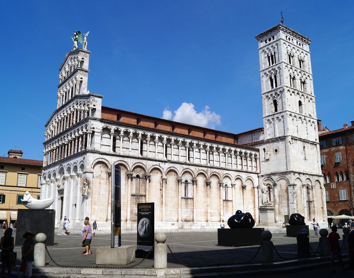 Die aus dem 12. Jahrhundert stammende Kirche San Michele in Foro in Lucca, 06.09.2018.