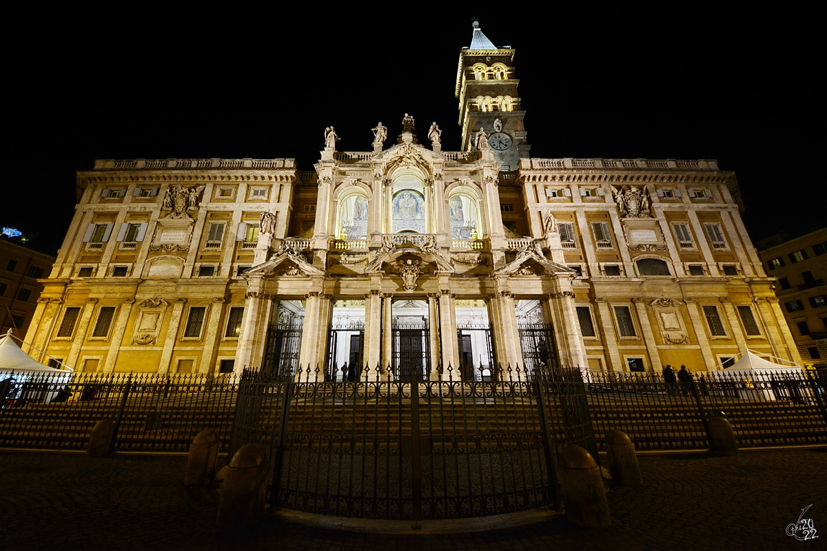 Die aus dem 5. Jahrhundert stammende Basilika Gro-Sankt-Marien (Basilica Papale di Santa Maria Maggiore) ist eine der vier Papstbasiliken Roms im Rang einer Basilica maior. (Dezember 2015)