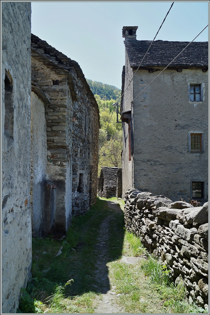 Die  Bahnhofstrasse  von Verigo (Valle Vigezzo). 

15. April 2014