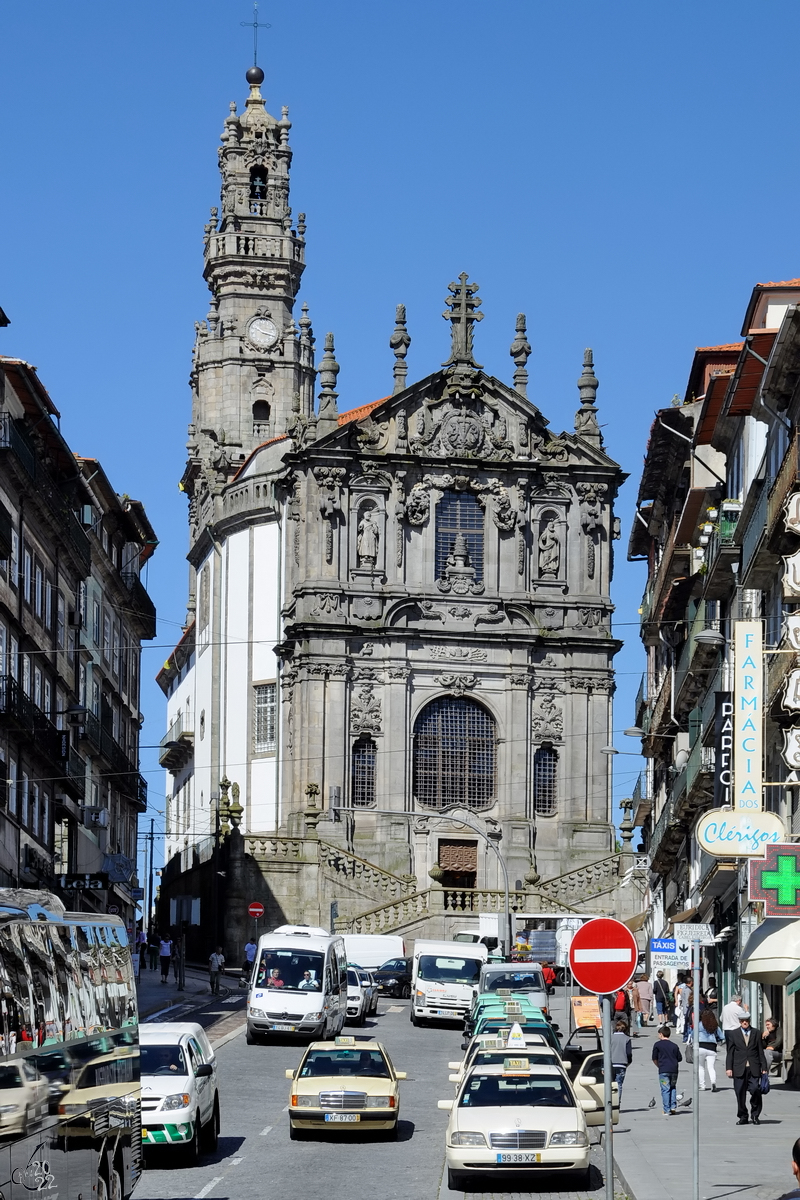 Die barocke Igreja dos Clrigos (Kirche der Kleriker) wurde zwischen 1732 und 1750 erbaut. (Porto, Mai 2013)
