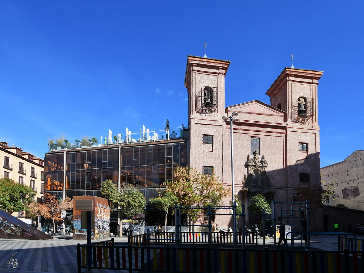 Die barocke Kirche des heiligen Martin von Tours (Iglesia de San Martn de Tours) stammt aus dem 19. Jahrhundert. (Madrid, November 2022)