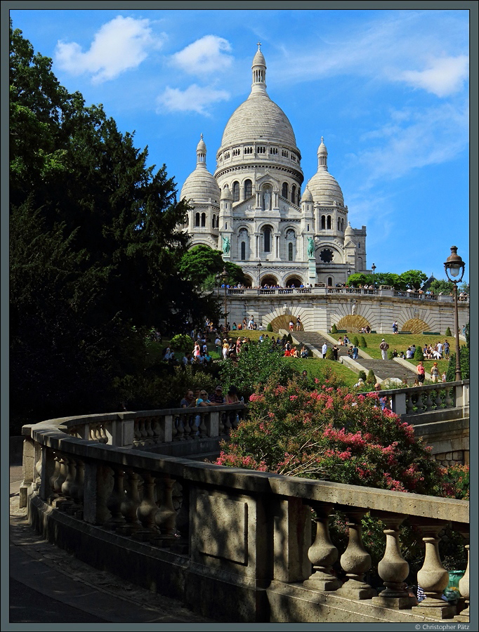 Die Basilika Sacr-Cur de Montmartre gehrt zu den meistbesuchten Sehenswrdigkeiten von Paris. Sie wurde 1914 fertiggestellt. (17.07.2018)