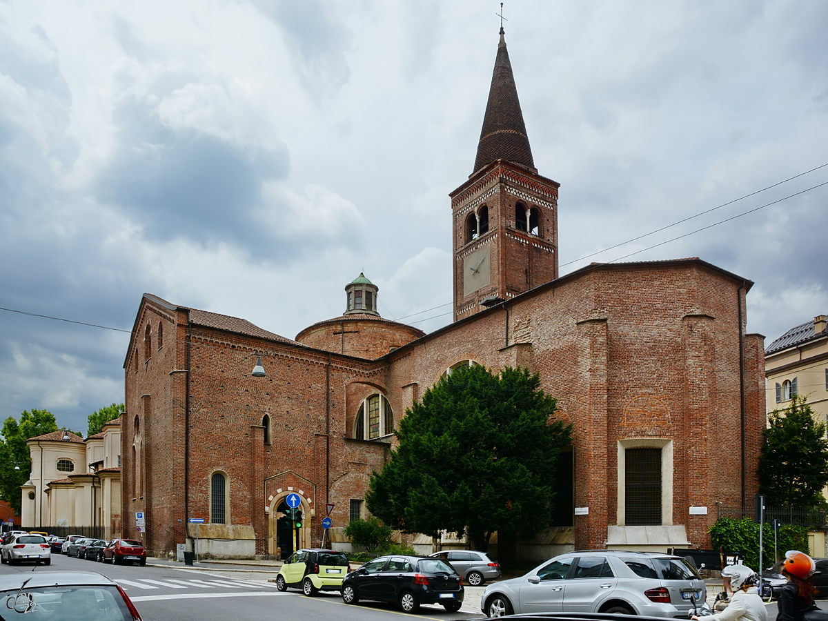 Die Basilika Sant’Eustorgio befindet sich im Sden der Altstadt von Mailand. (Juni 2014)