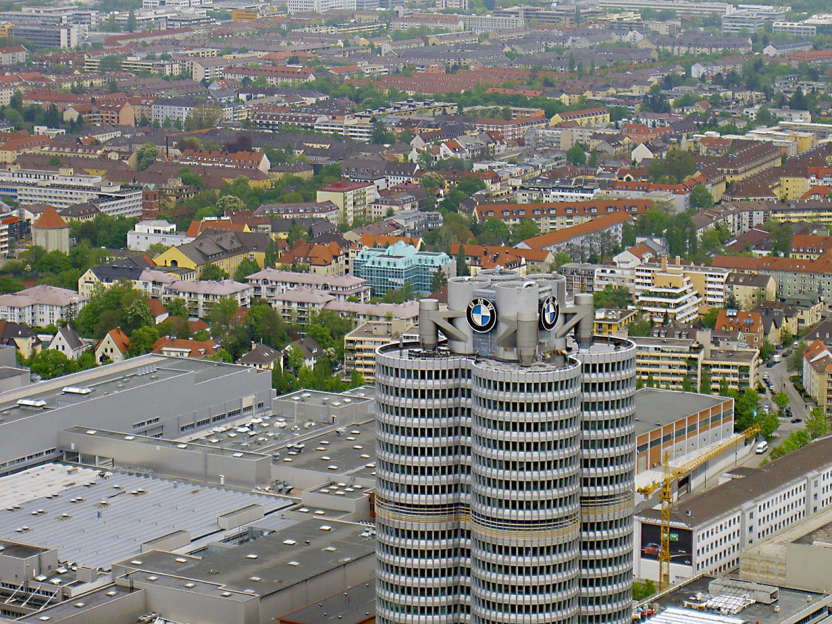 Die BMW-Werke in Mnchen vom Olympiaturm aus gesehen. Aufnahme: 5. Mai 2005.