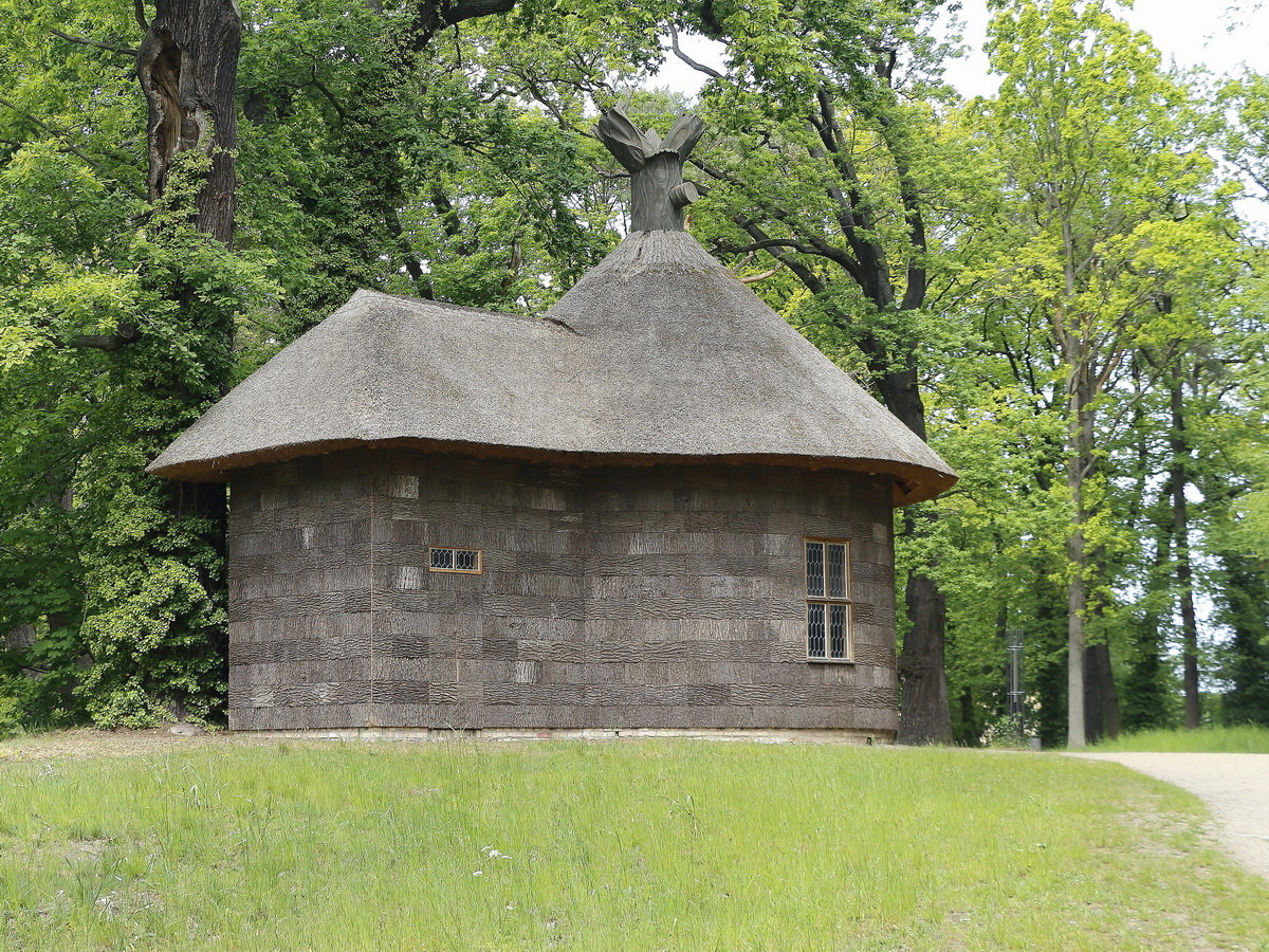 Die Borkenkche war eine Kche zur Versorgung der Muschelgrotte die sich nahe der Havel im ehemaligen Grenzstreifen zwischen West-Berlin und Potsdam befindet, gesehen am 15. Mai 2019. 