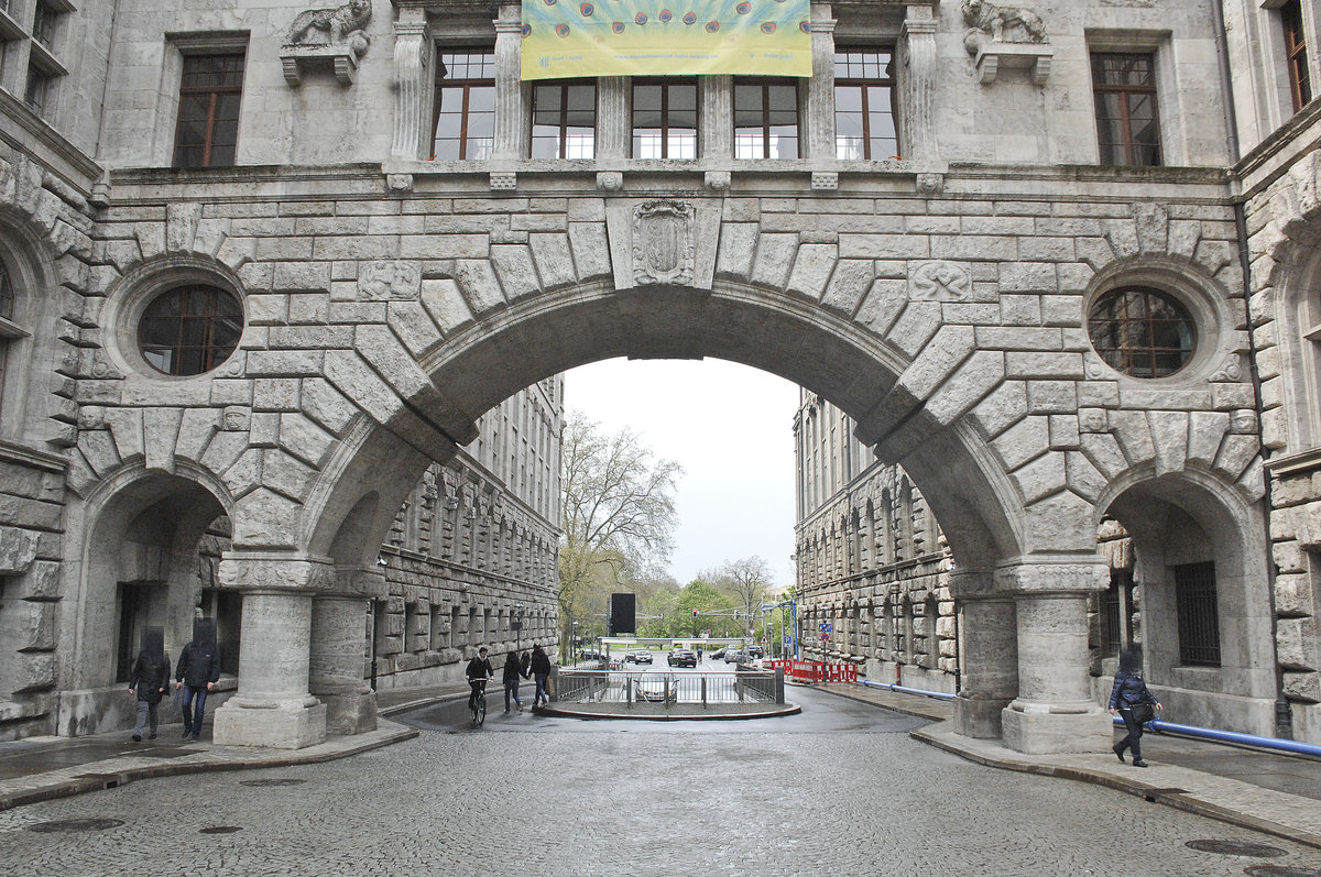 Die Brcke ber die Lotterstrae in Leipzig. Aufnahme: 29. April 2017.