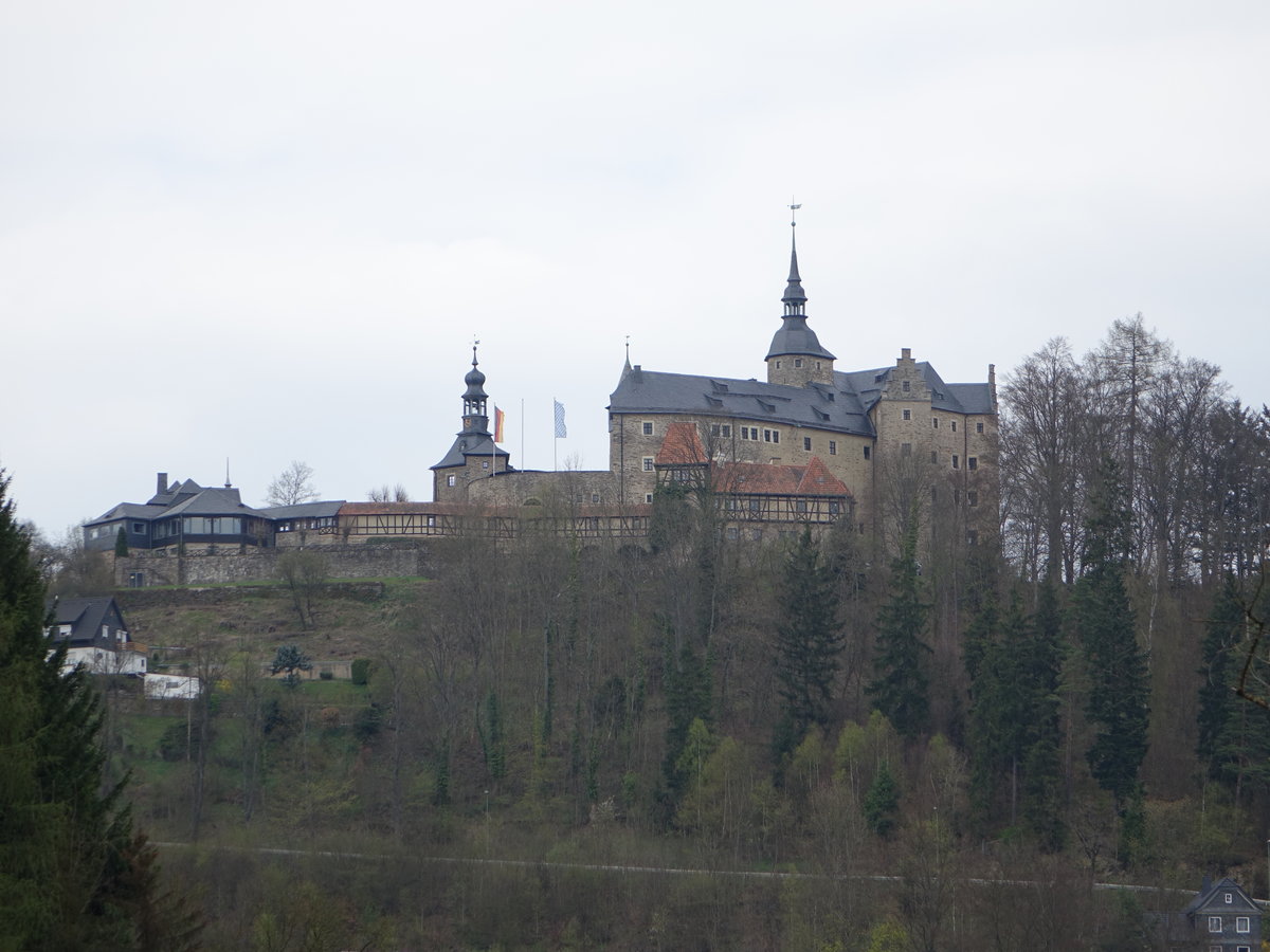 Die Burg Lauenstein ist eine mittelalterliche Hhenburg auf 550 m . NN ber der oberfrnkischen Ortschaft Lauenstein (14.04.2017)