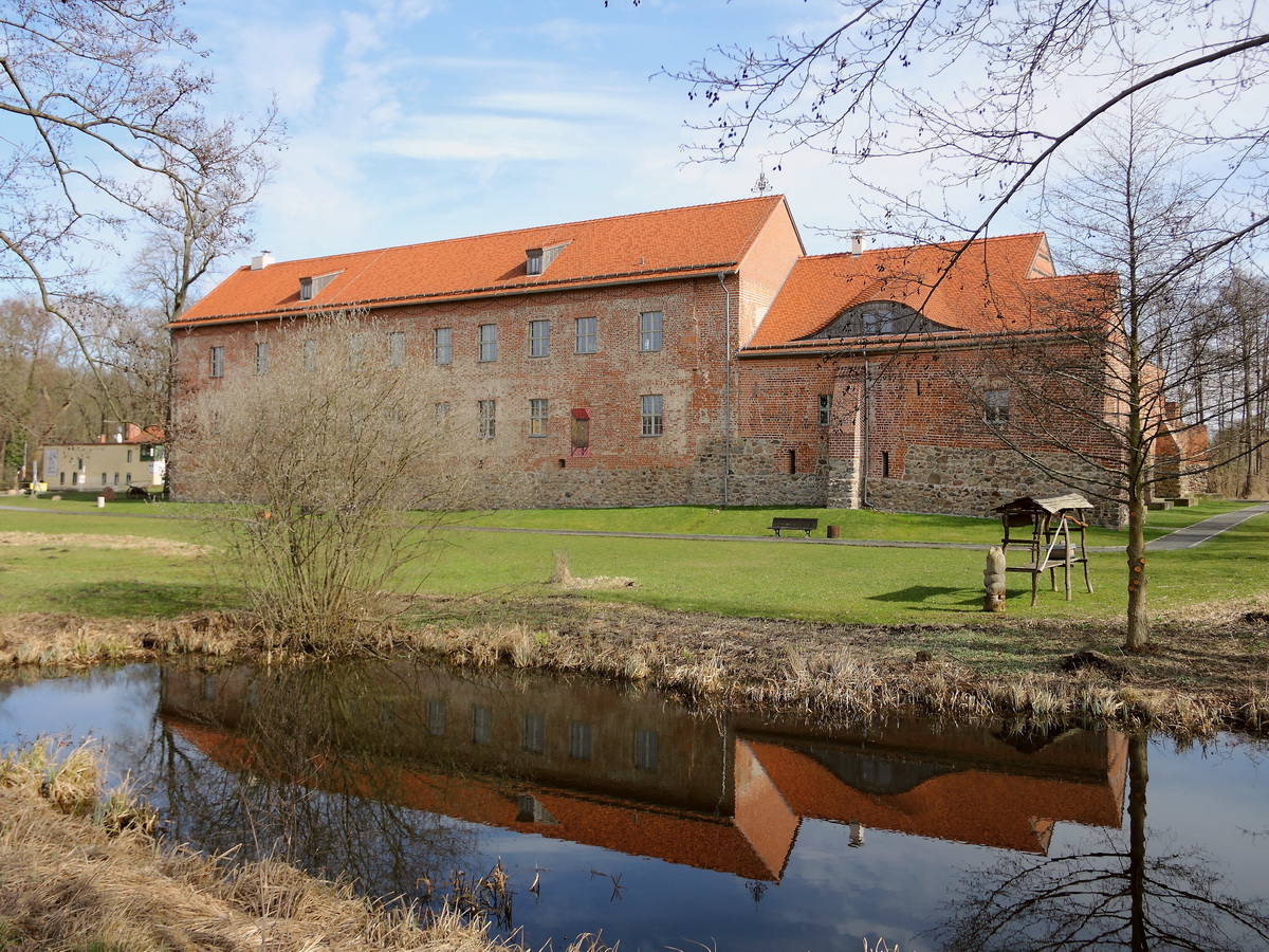 Die  Burg in Storkow (Mark) gesehen von der Burgstrae  am 22. Mrz 2017.