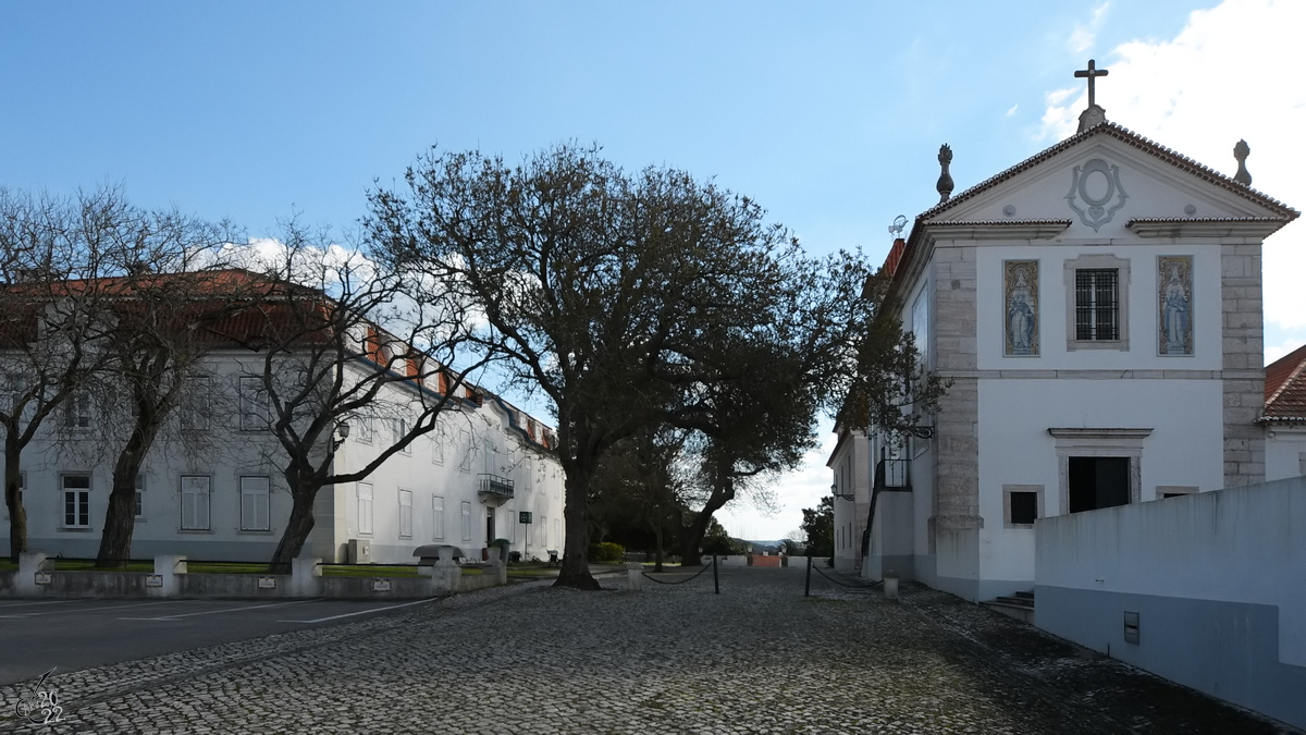 Die Capilla de Nuestra Seora del Aire befindet sich in unmittelbarer Nhe des Museu do Ar, einem Luftfahrtmuseum der portugiesischen Luftwaffe. (Sintra, Januar 2017)