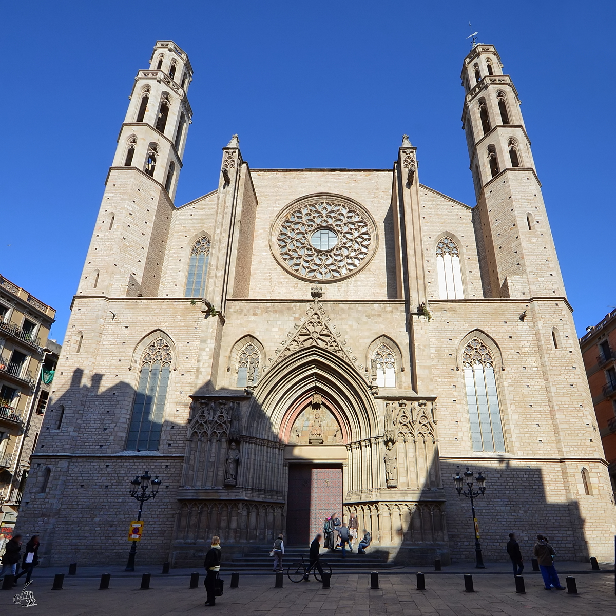 Die Catedral Santa Maria del Mar ist eine zwischen 1329 und 1383 gebaute gotische Kirche in Barcelona. (Februar 2012)