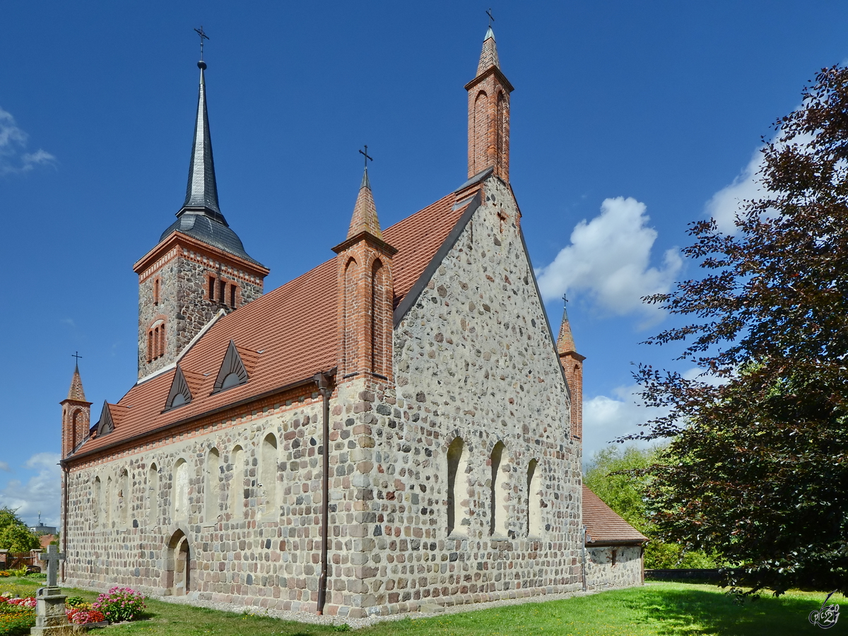 Die Dorfkirche Ihlenfeld wurde nach 1300 ohne Turm erbaut. (August 2013)