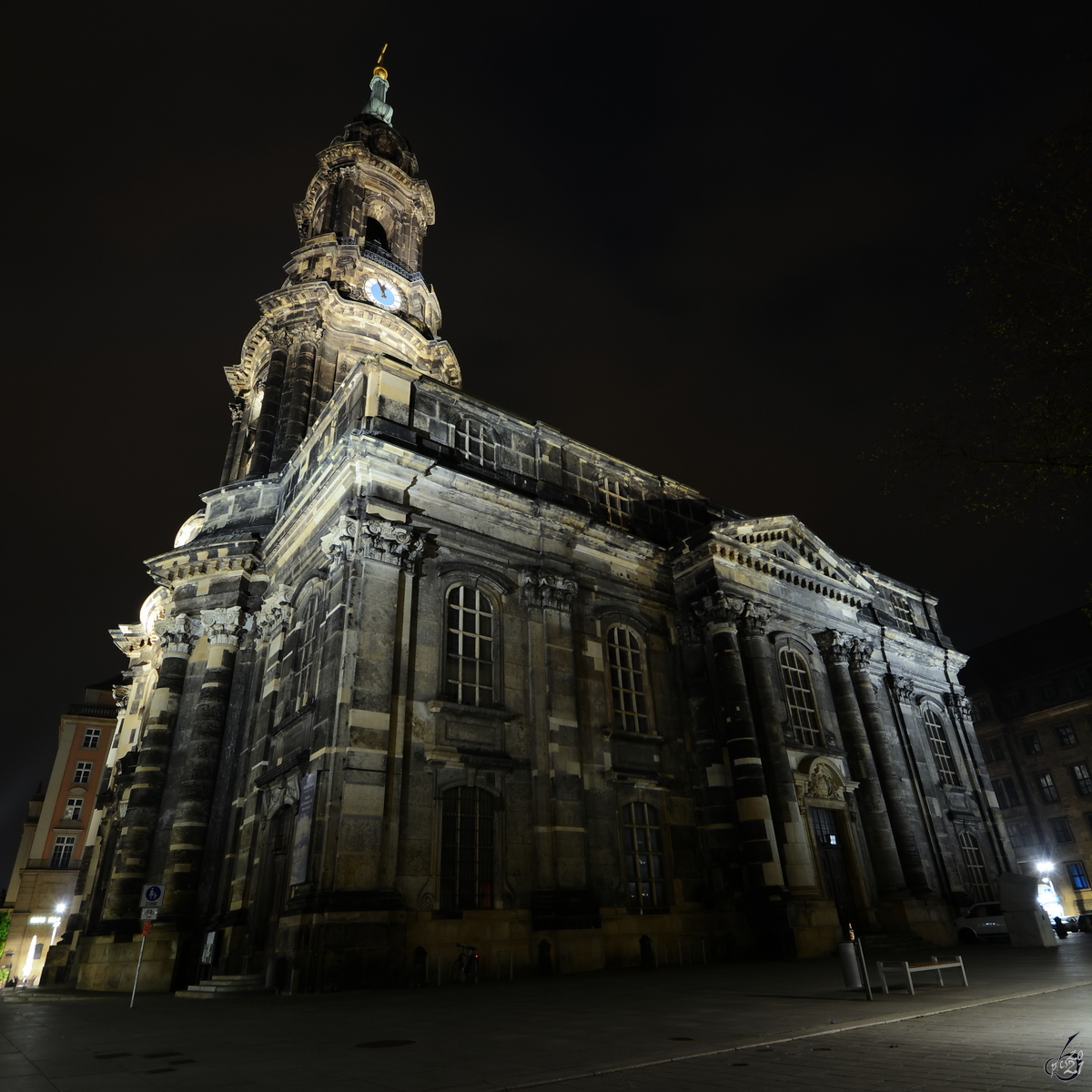 Die Dresdner Kreuzkirche wurde in seiner Geschichte fnfmal zerstrt, der letzte (uere) Wiederaufbau erfolgte von 1946 bis 1955.