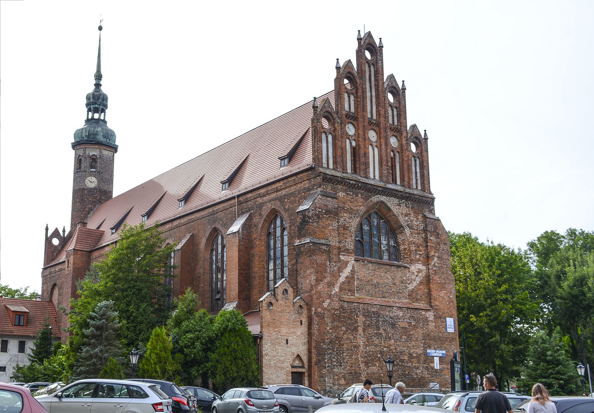 Die ehemalige Schlosskirche (Kościł św. Jacka) in Słupsk (Stolp) in Hinterpommern.Die in  der Backsteingotik errichtete Hallenkirche befindet sich in unmittelbarer Nhe des Herzogsschlosses. Aufnahme: 20. August 2020.