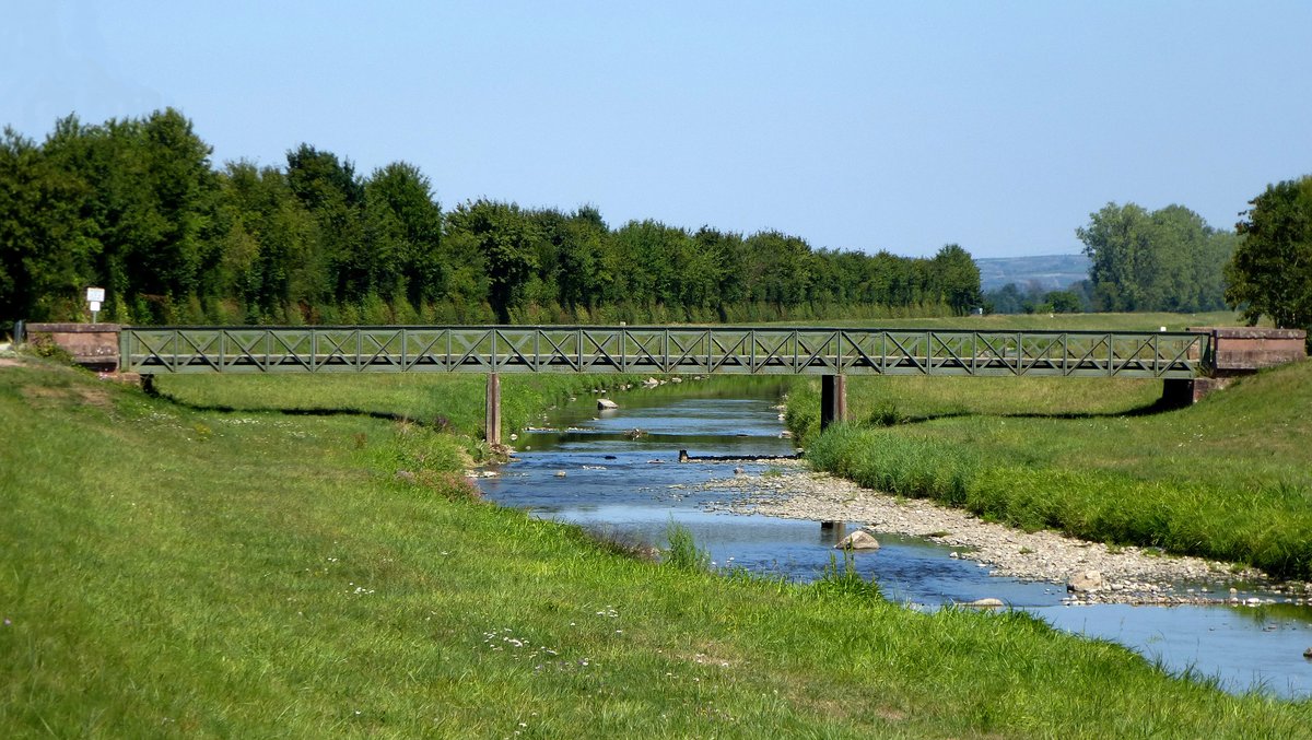 die Eichstetter Strae berquert auf dieser Brcke die Dreisam bei Neuershausen, Aug.2015